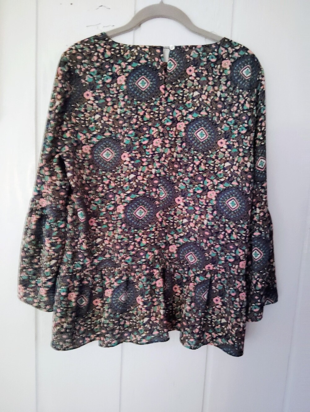 LIKE NEW!! J. Crew Gei Floral Peplum Boho Blouse w/Bell Sleeves. Size M - Picture 4 of 6